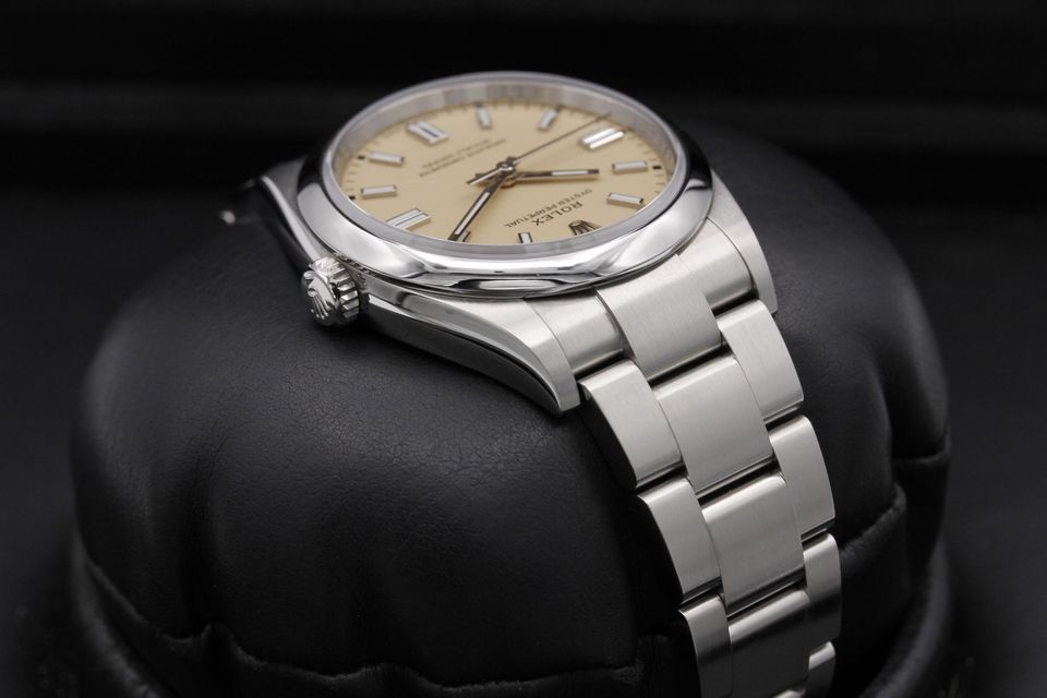 Rolex Oyster Perpetual 126000 Image 4